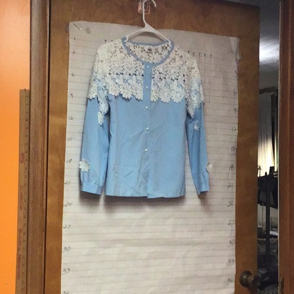 NO BRAND, OR CARE TAGS …young woman's blouse blue and white - Picture 1 of 8